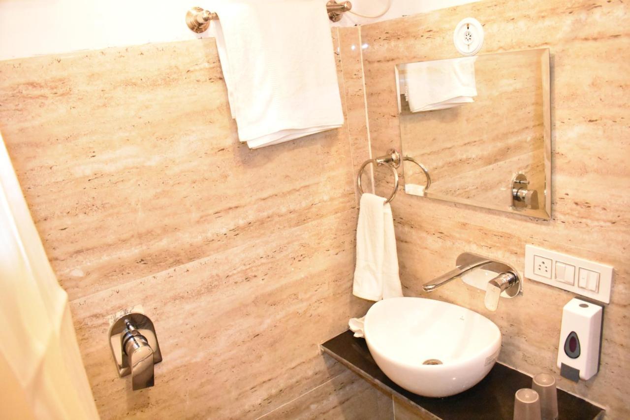 Hotel Shagun Residency Матхура Экстерьер фото