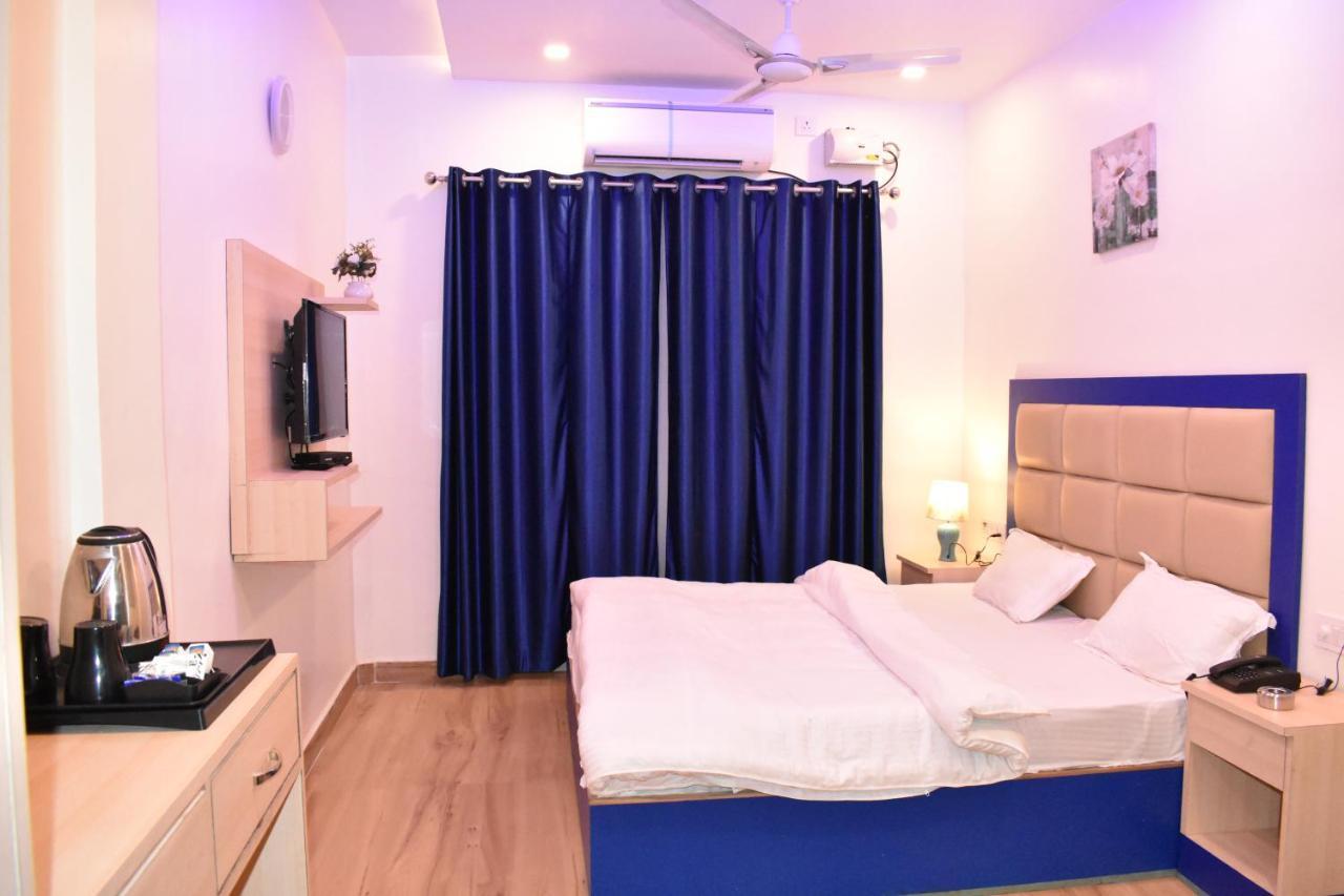 Hotel Shagun Residency Матхура Экстерьер фото