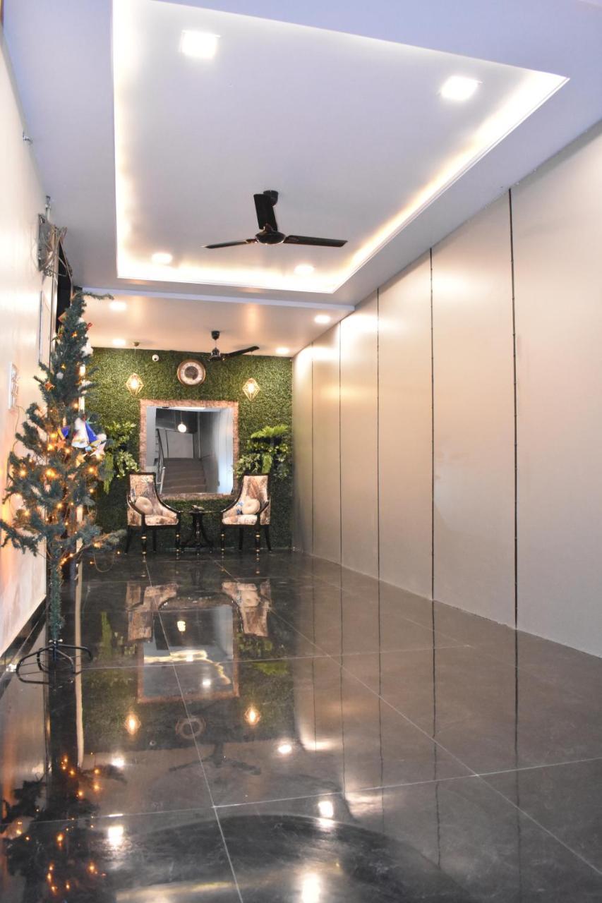 Hotel Shagun Residency Матхура Экстерьер фото