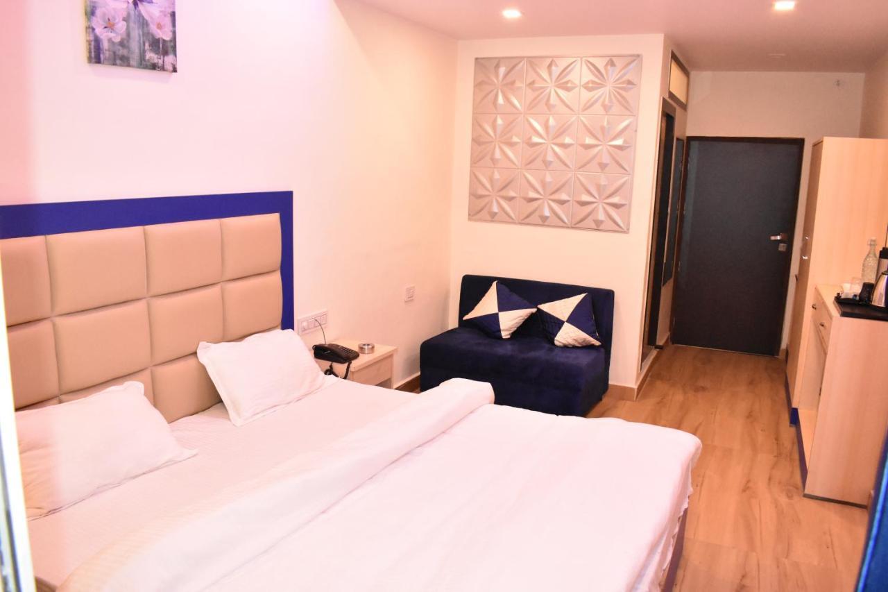 Hotel Shagun Residency Матхура Экстерьер фото