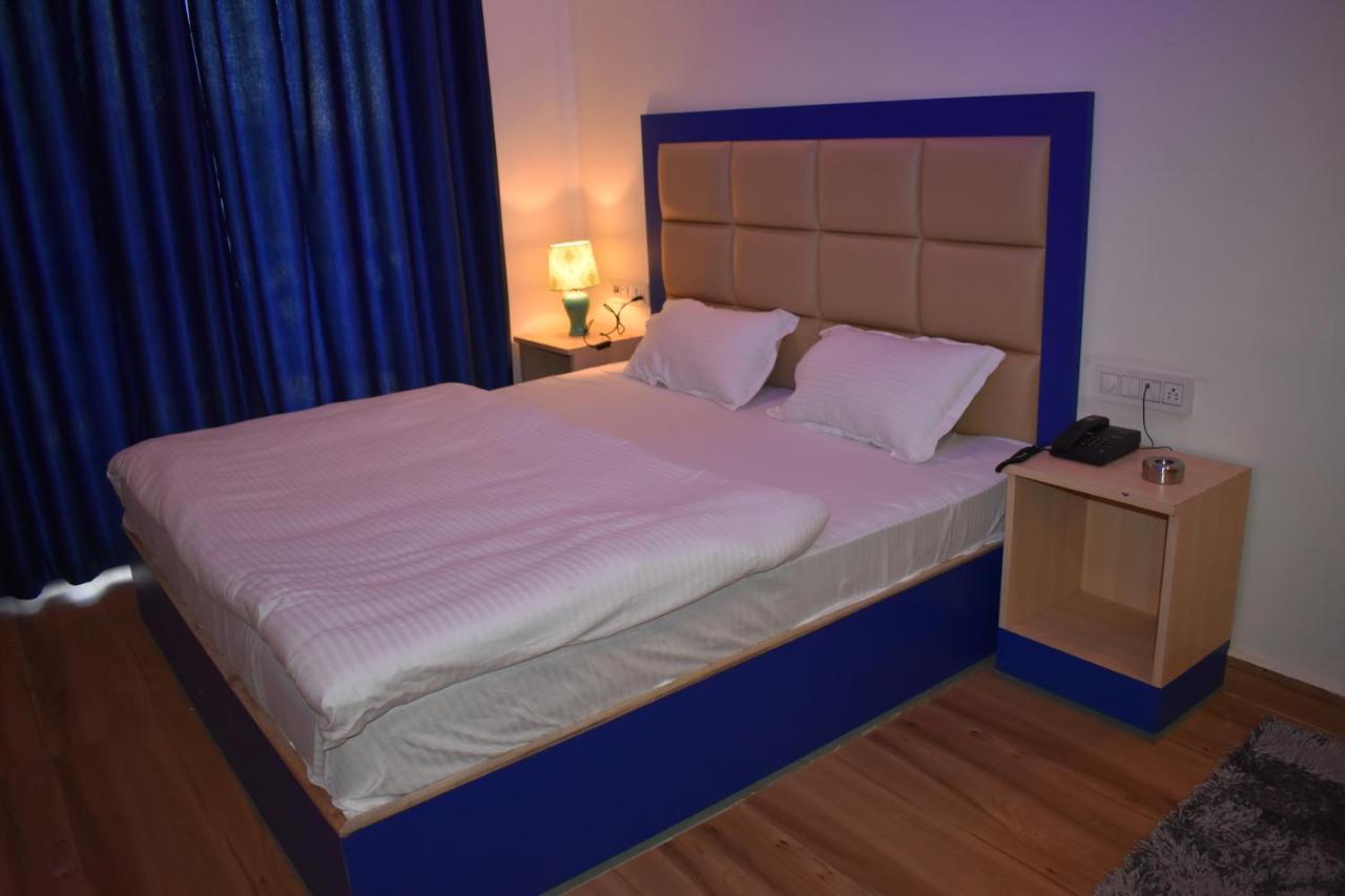 Hotel Shagun Residency Матхура Экстерьер фото