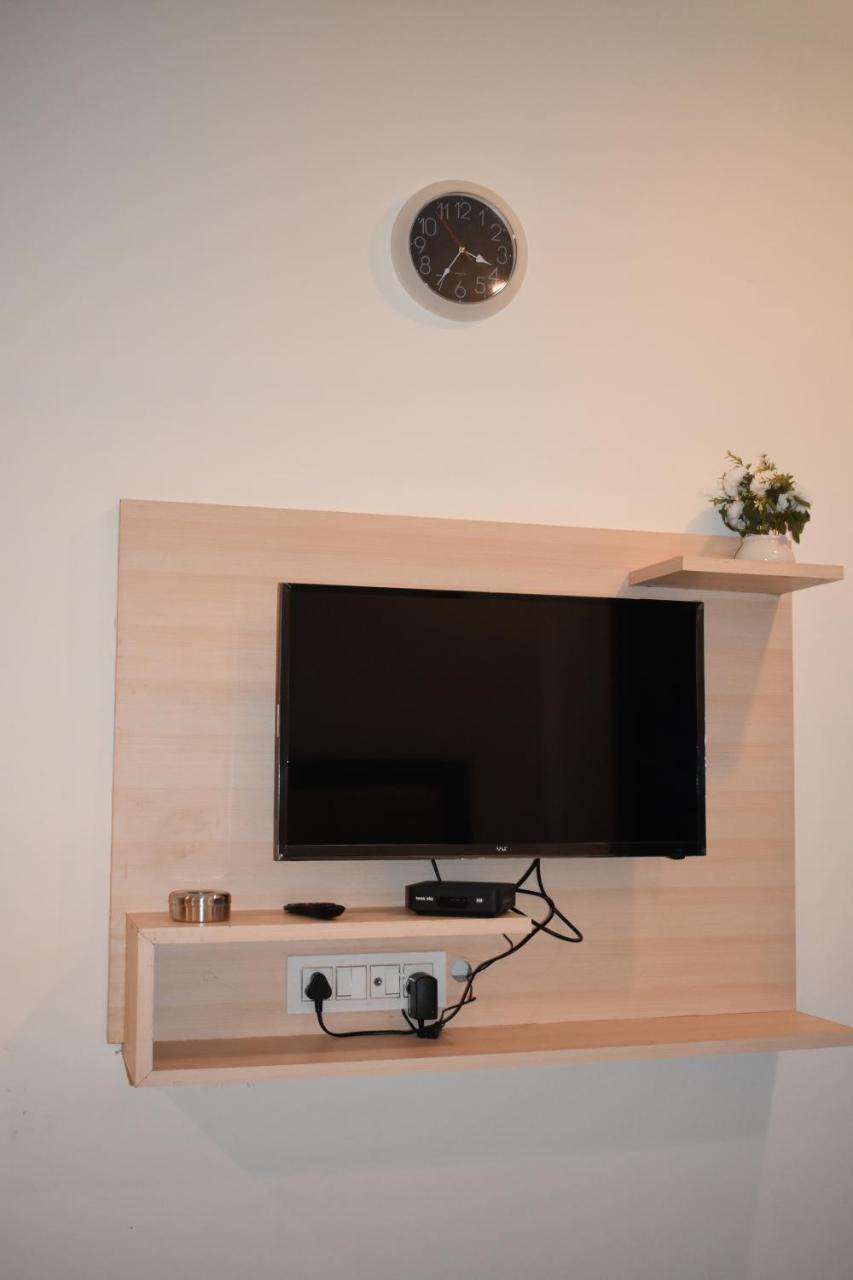 Hotel Shagun Residency Матхура Экстерьер фото