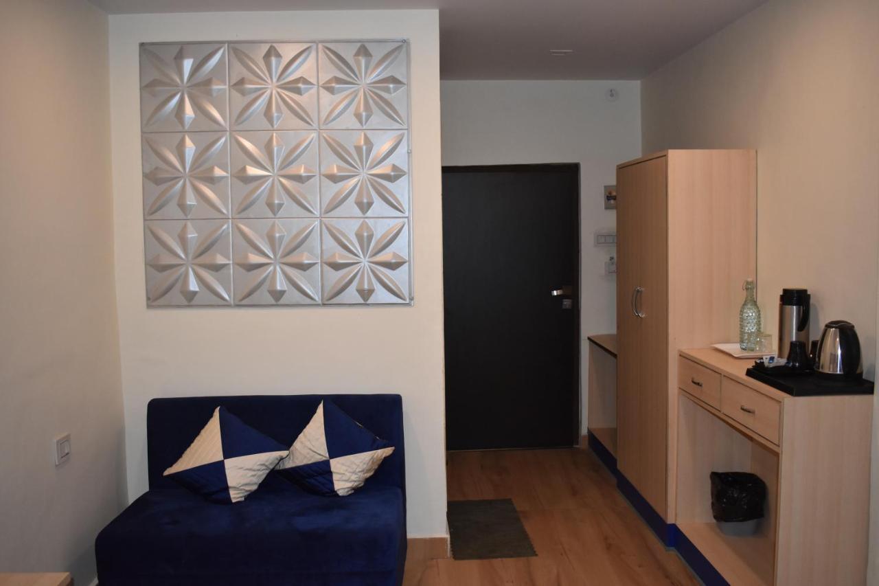 Hotel Shagun Residency Матхура Экстерьер фото