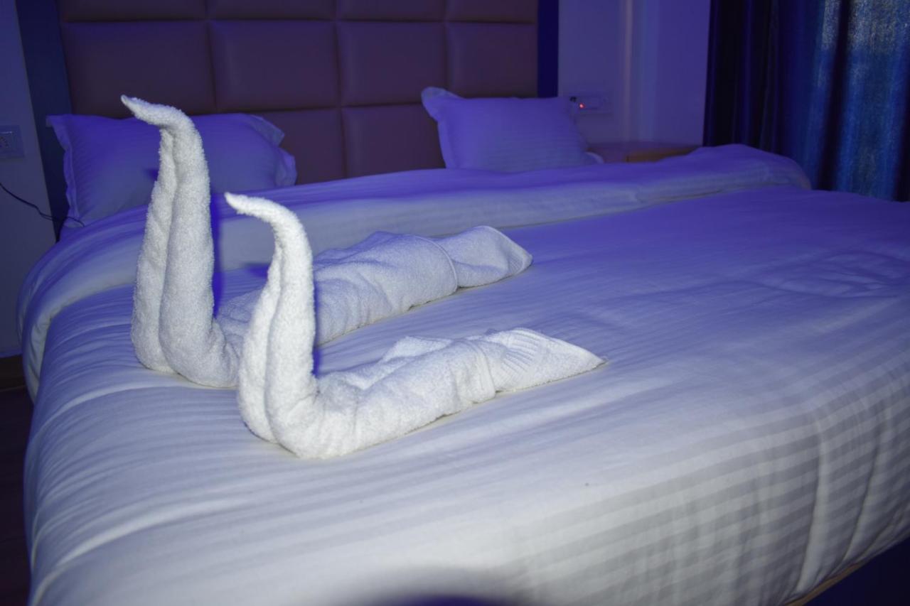 Hotel Shagun Residency Матхура Экстерьер фото